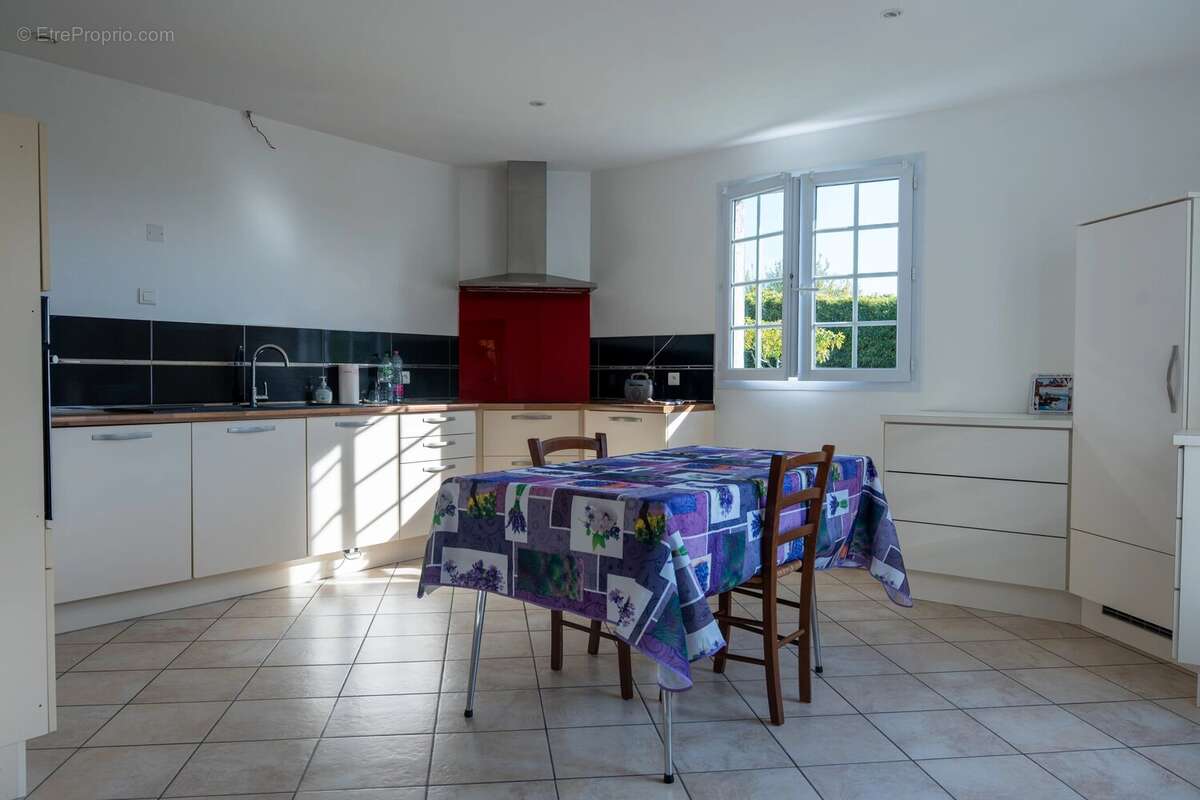 Maison à ESPINASSE-VOZELLE