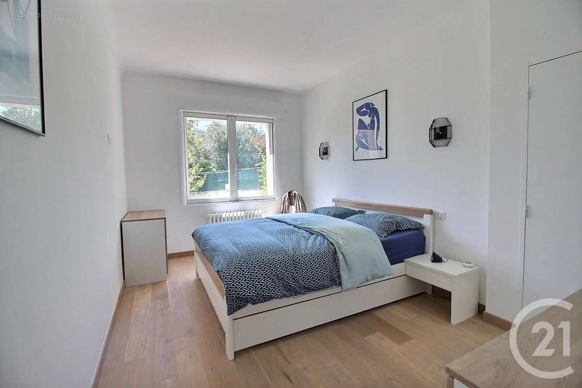 Maison à CHATEAUNEUF-GRASSE