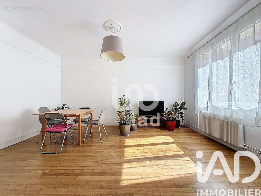 Photo 2 - Appartement à COURBEVOIE