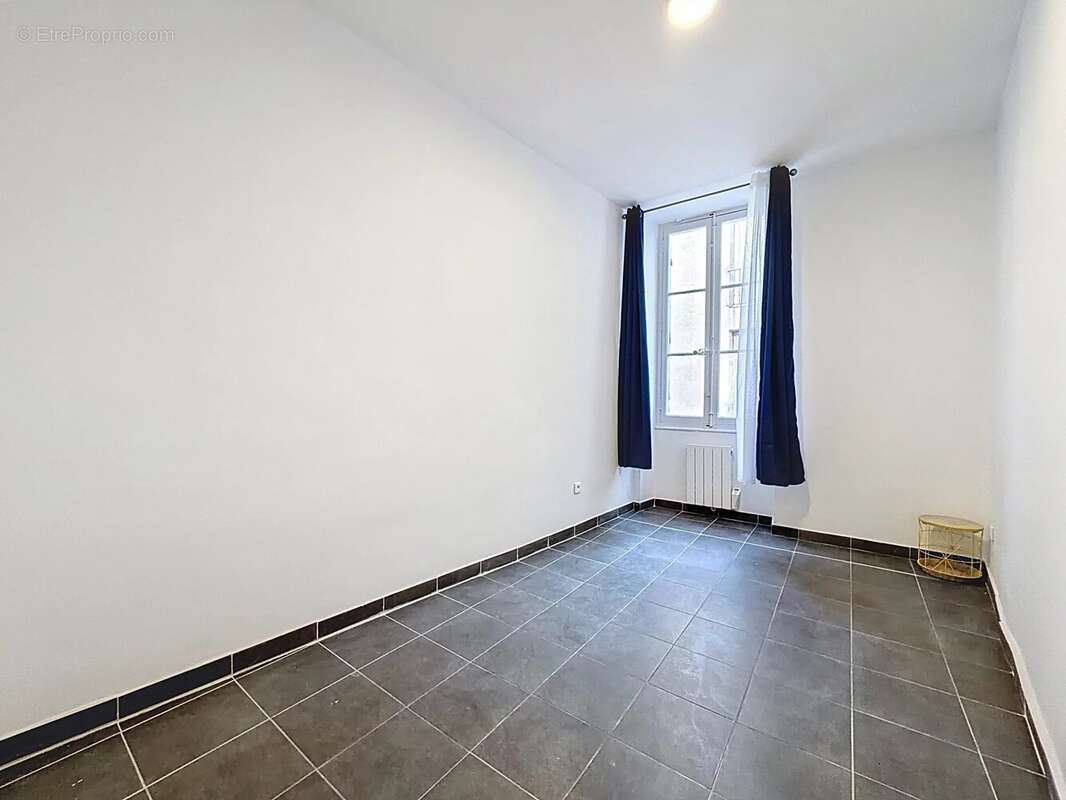 Appartement à MARSEILLE-1E