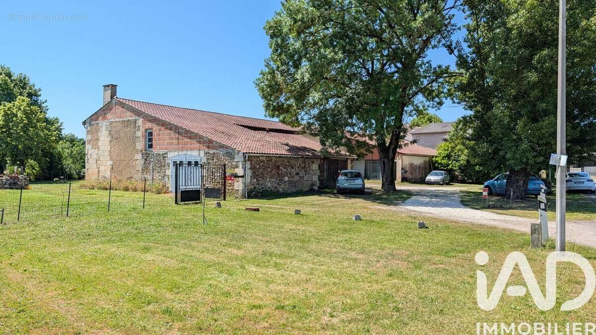 Photo 2 - Appartement à BUSSAC-FORET