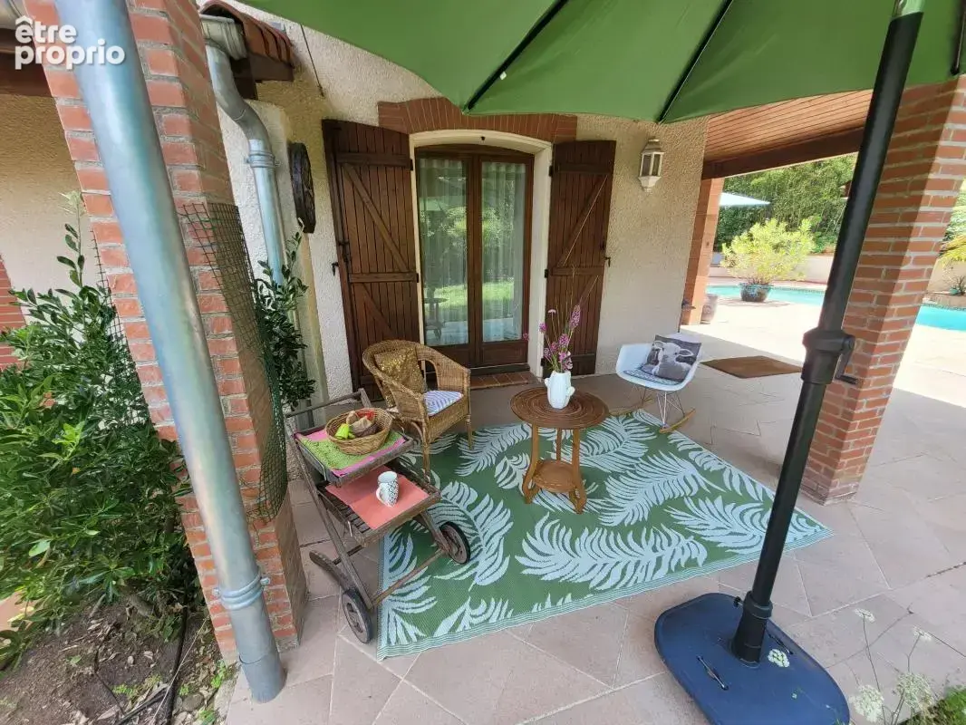  Vos clés pour cet automne à Pibrac ! Maison de caractère avec suite parentale + 3 chambres, 2 bureaux et sous-sol géant de 120  - photo 3