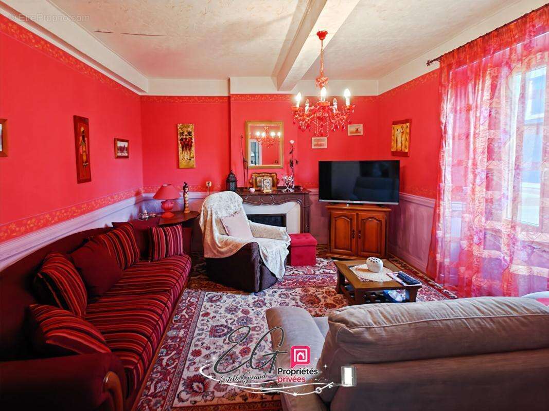 Maison de caractère 1900, carreaux de ciment, tomettes, cheminées en marbre, cour et garage : Caunes-Minervois - photo 8