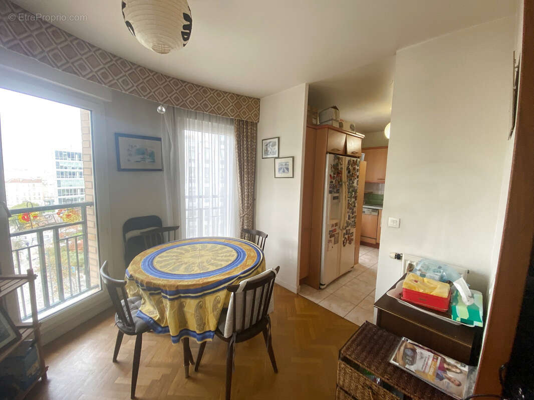Appartement à COURBEVOIE