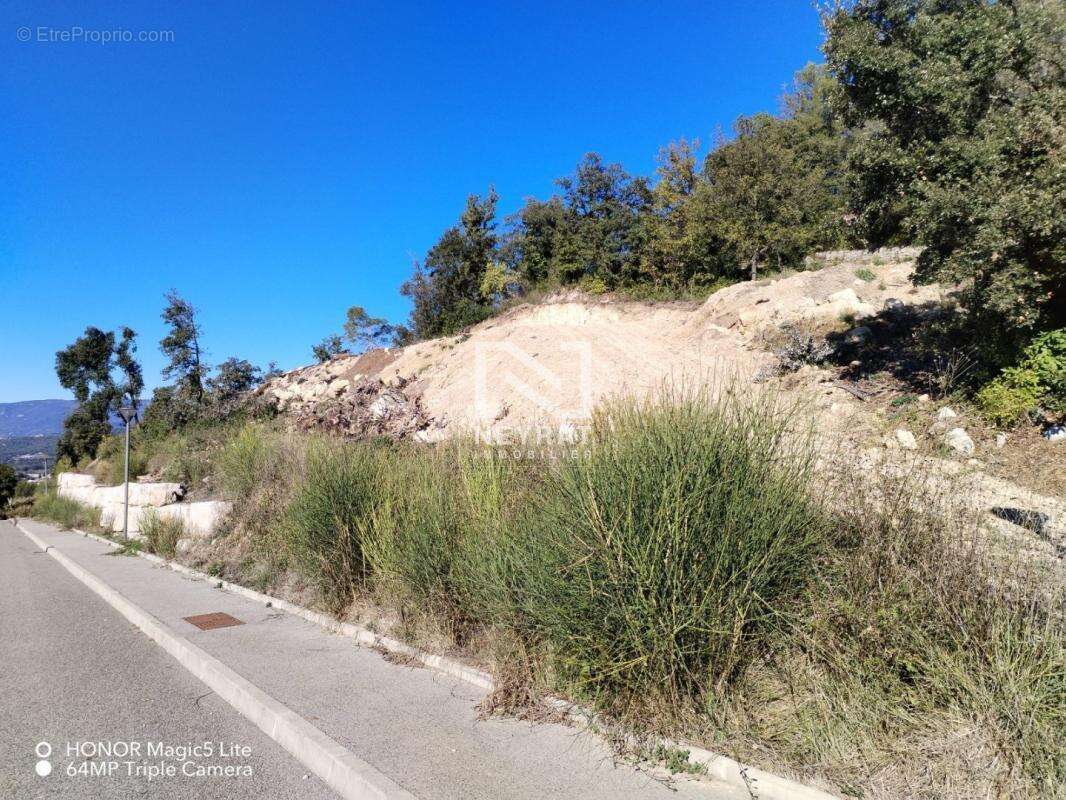 Terrain à MONTAUROUX