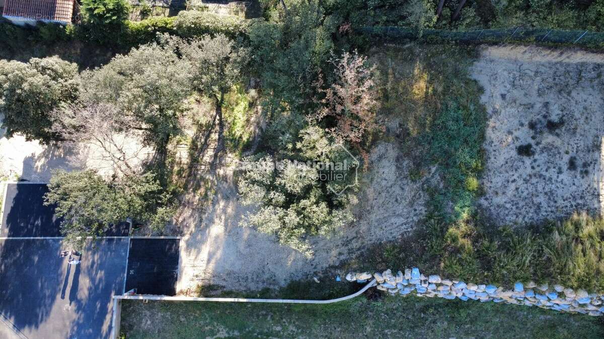 Terrain à CHATEAUNEUF-DE-GADAGNE