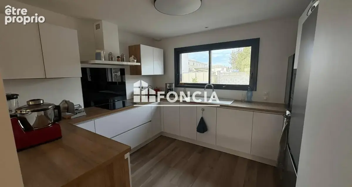 Maison de 2019 en parfait état avec jardin et garage - photo 2