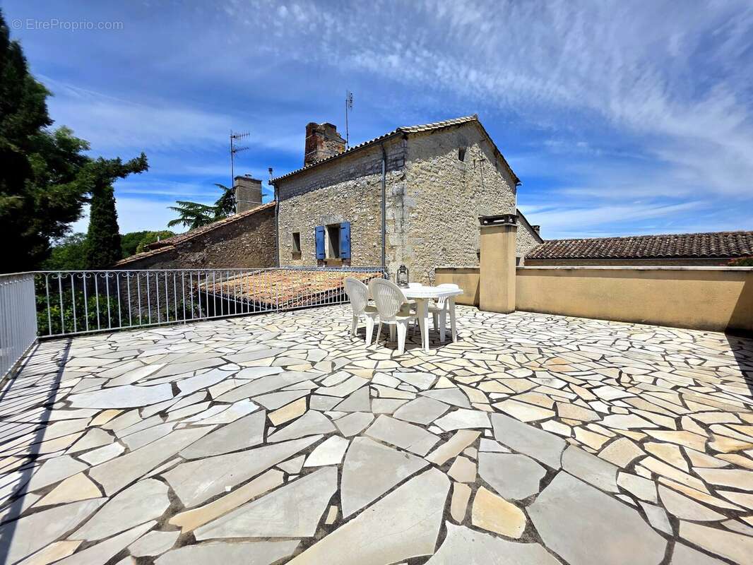 Jolie propriété en pierre avec plusieurs terrasses et vues imprenables. - photo 20