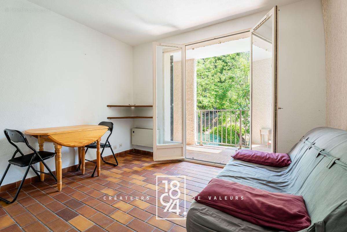 Appartement à SAINT-CYR-SUR-MER