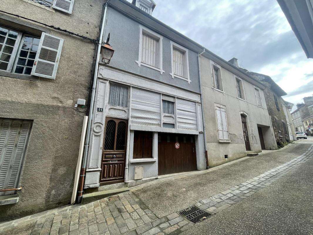 Maison à SAINT-YRIEIX-LA-PERCHE