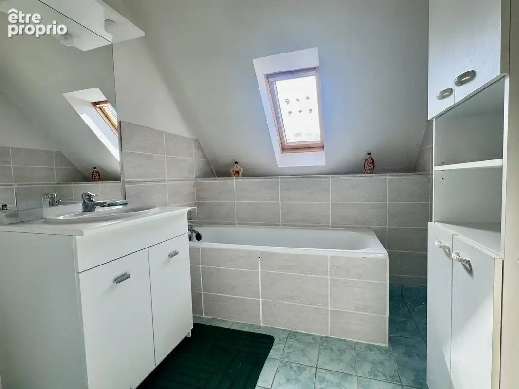 Lorris, 3 chambres, 2000 m2 terrain, garage, proches commerces - photo 12