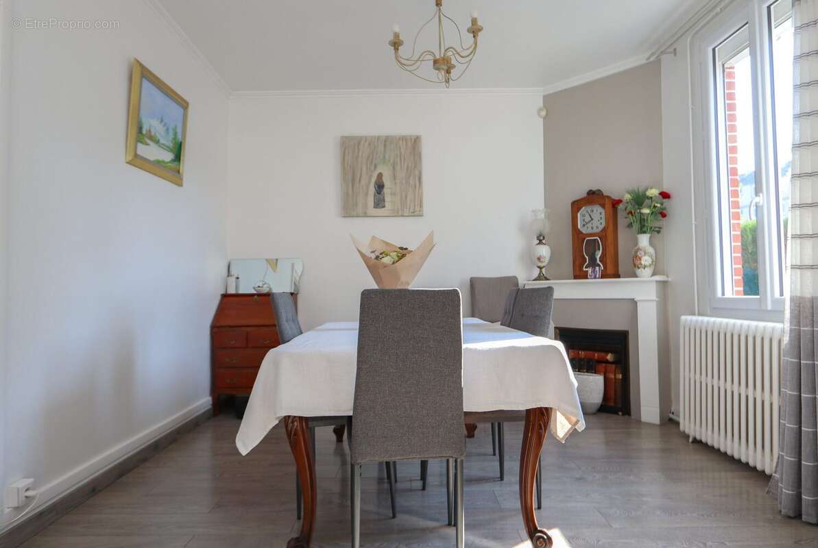 Maison à SAINT-JEAN-DE-LA-RUELLE