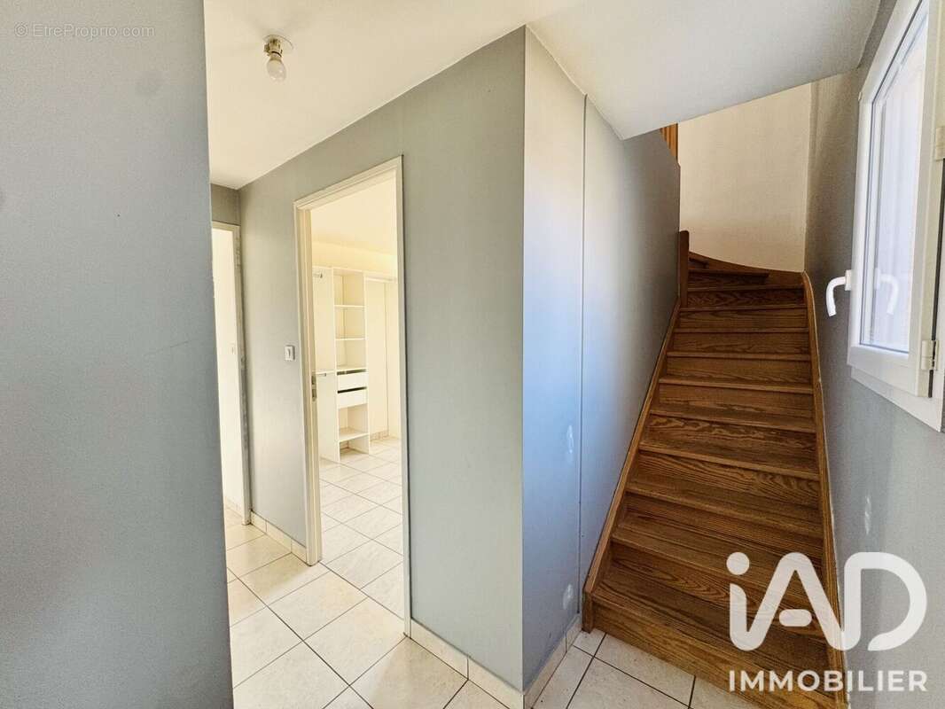 Maison 146 m² à Sainte-Agathe-La-Bouteresse  - photo 8