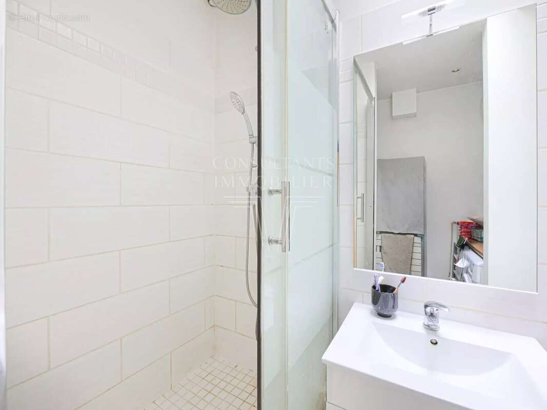 Victor hugo. ensemble de deux appartements en dernier étage idéalement situés. - photo 5
