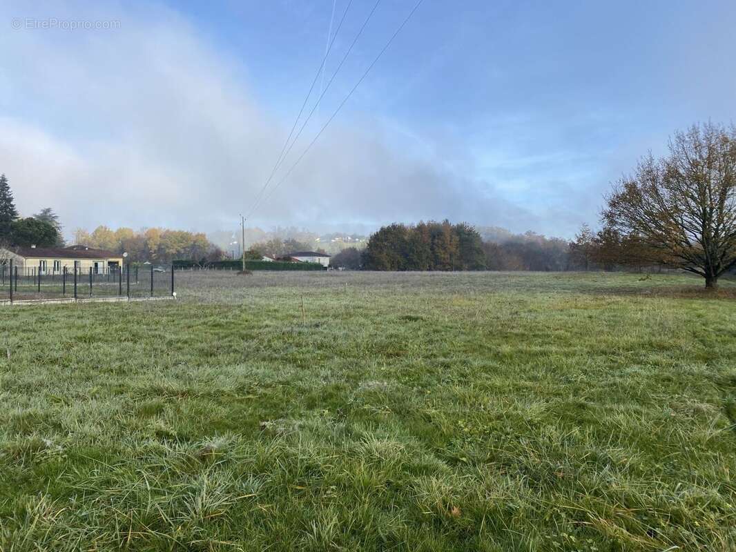 Terrain à bâtir de 950 m² à ANNESSE-ET-BEAULIEU (24) - photo 2