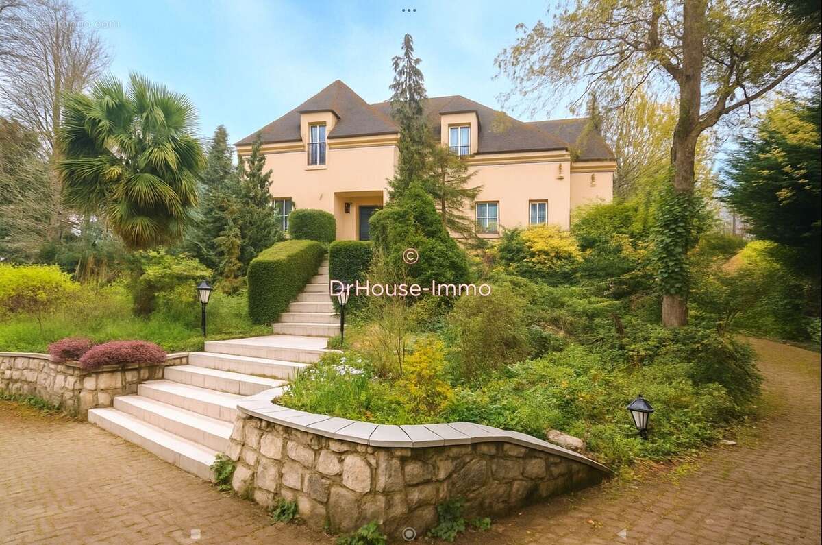 Maison à LOUVECIENNES