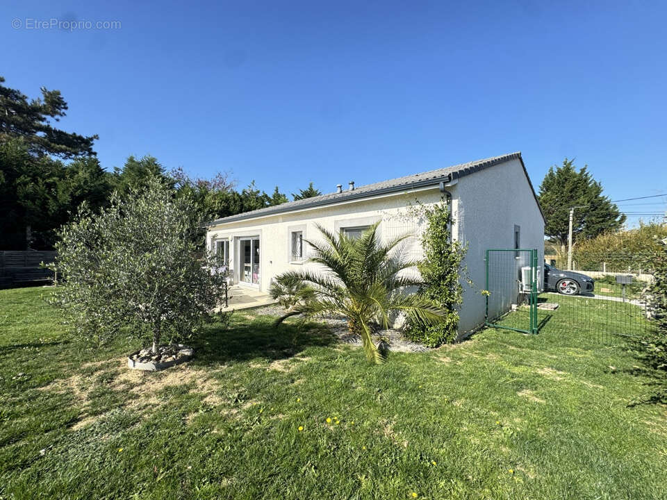 MAISON T5 de 118 M2 avec 1100 M2 de terrain (Normes RT 2012) - photo 2