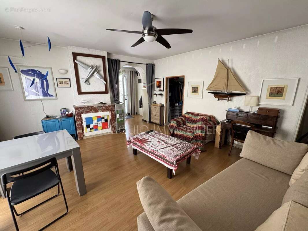 Appartement à MAUGUIO