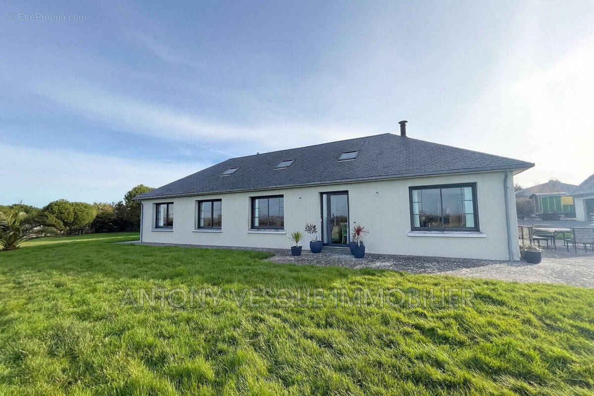 Maison à REGNEVILLE-SUR-MER