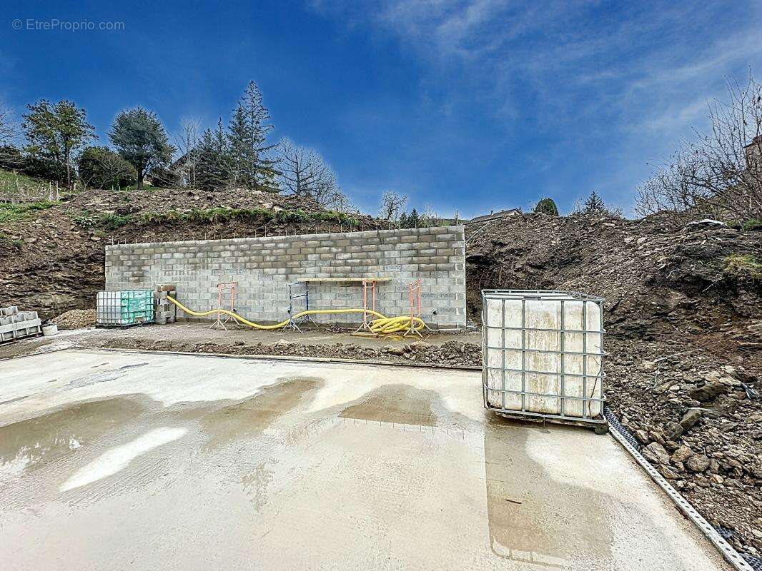 Terrain à SAINT-ETIENNE