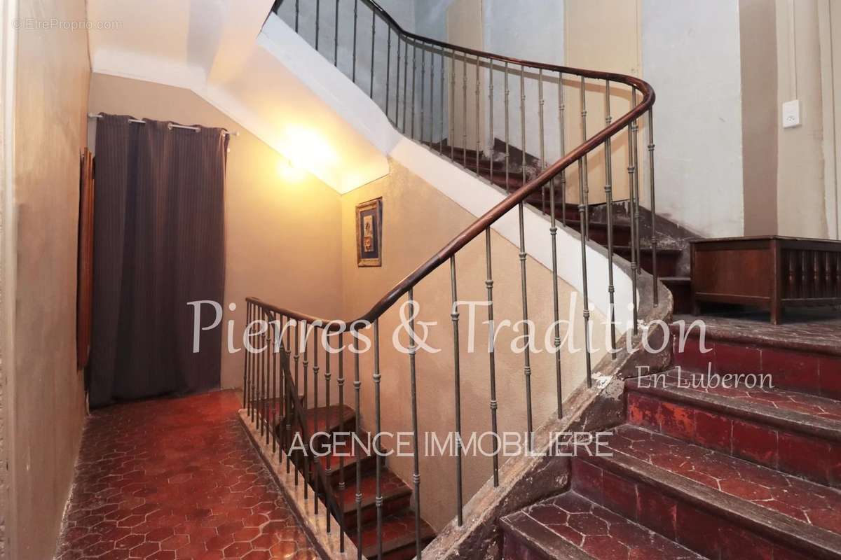 Maison à SAINT-SATURNIN-LES-APT