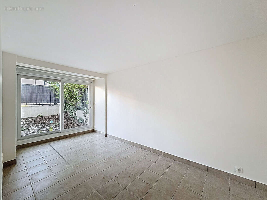Montreuil limite fontenay, ensemble immobilier de quatre appartements sur parcelles de terrains independantes. opportunite inves - photo 11