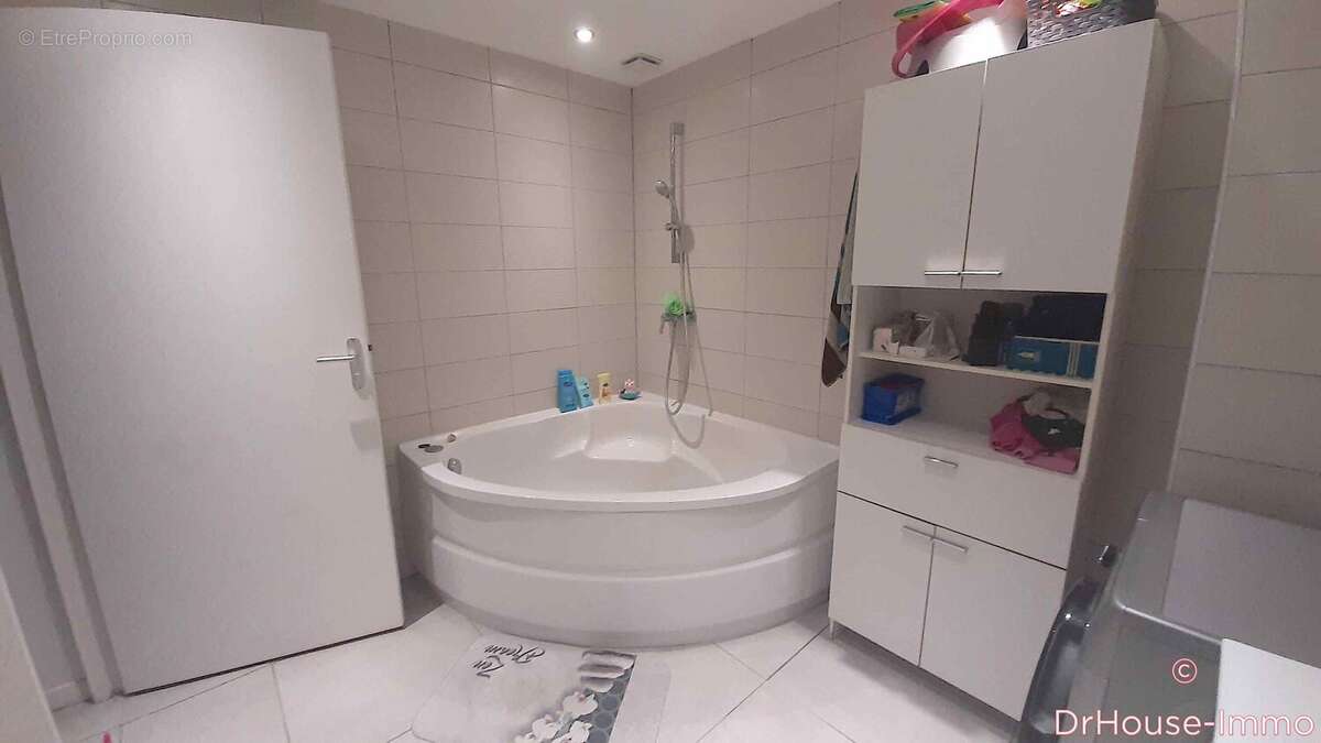 Appartement 107 m² à Unieux  - photo 32