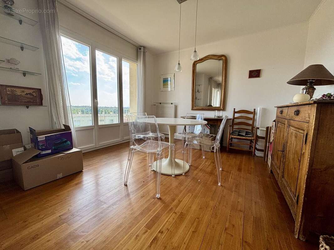 Appartement 97 m² à Romans-Sur-Isere  - photo 3