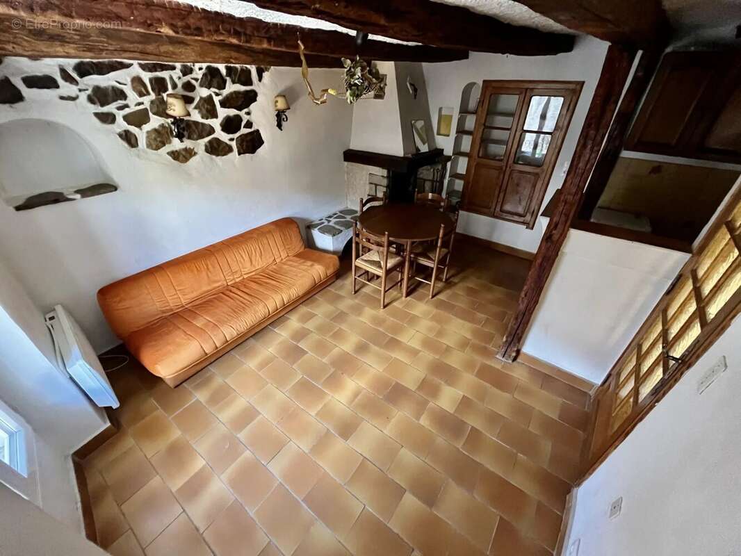 Maison à MEAILLES