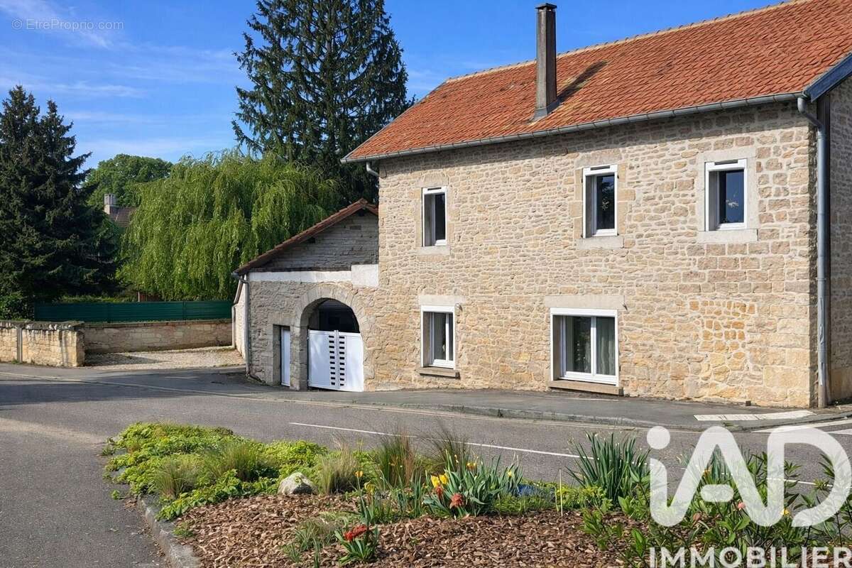 Photo 2 - Maison à DOLE