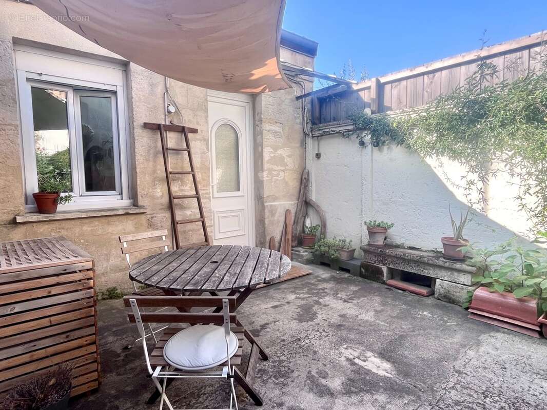À VENDRE – Appartement rénové avec cour privative – Bordeaux Nansouty - photo 10