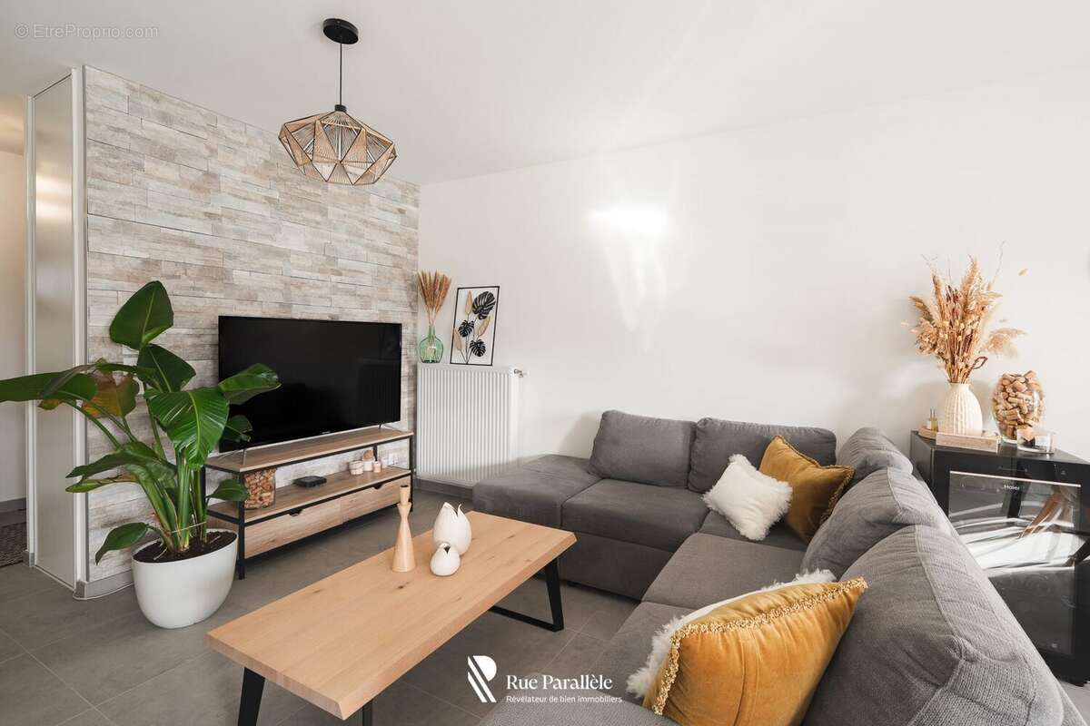 Appartement 86 m² à Allonzier-La-Caille  - photo 2