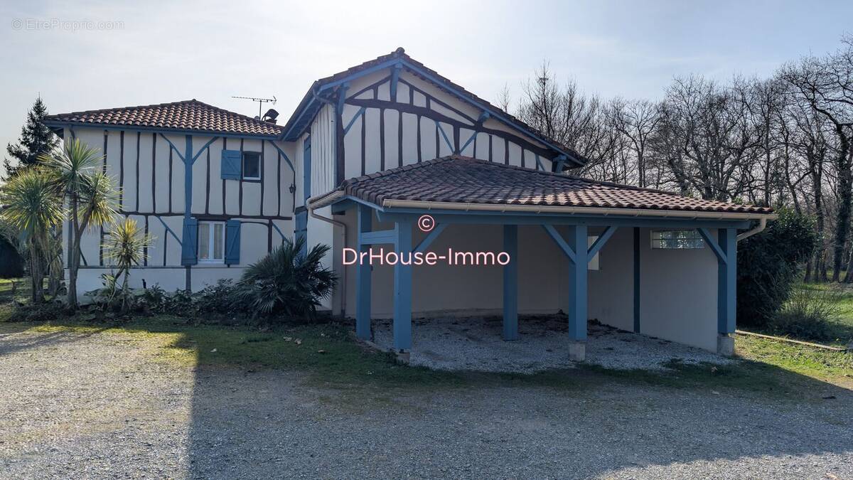 Maison à SAUGNAC-ET-CAMBRAN
