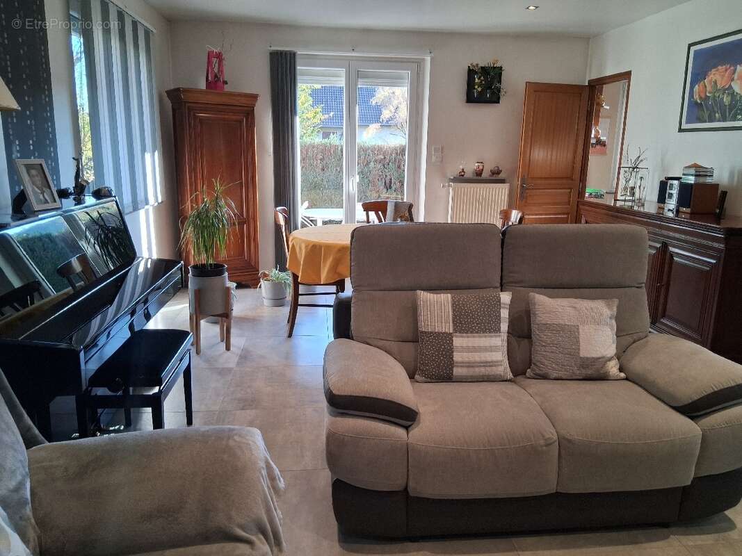 Maison à VIEUX-CHARMONT