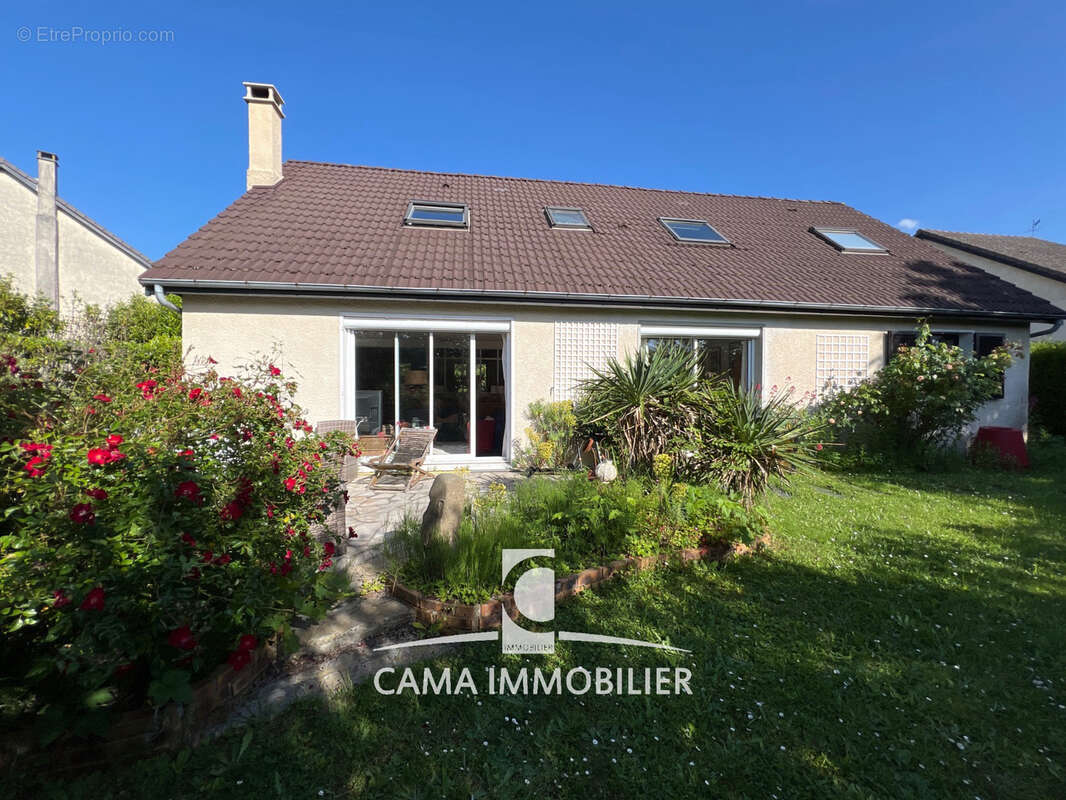Maison à BUC