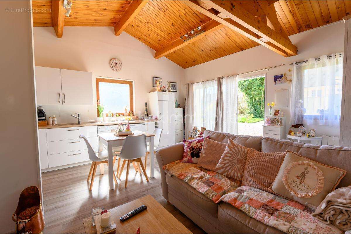 Maison à VILLENEUVE-LE-COMTE