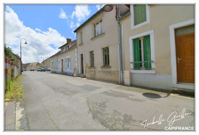 Maison à LE CHATELET