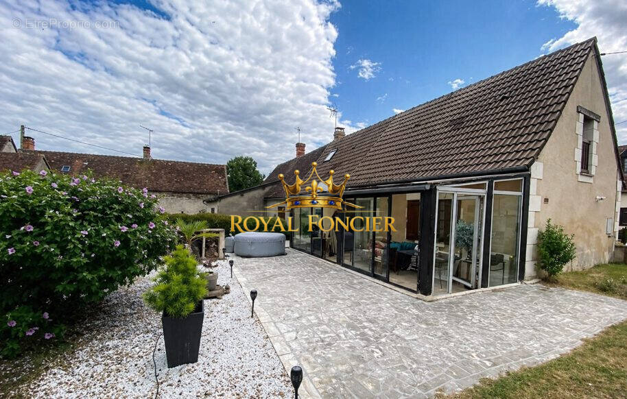 Maison de 90m² sur 950m² de terrain - Maison à CHARNIZAY