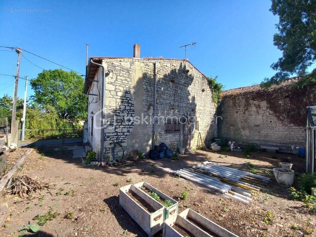 Maison à LA FOYE-MONJAULT