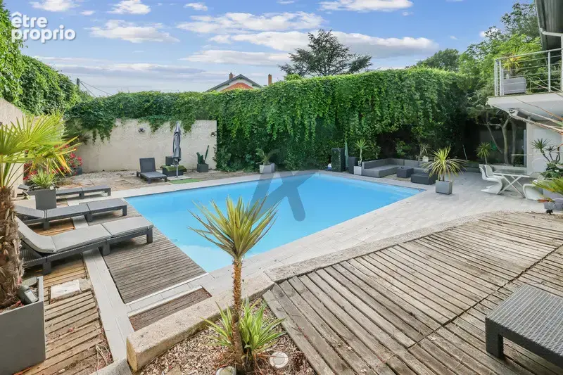 Champagne au Mont d’Or : maison familiale de 208 m2, 5 chambres, piscine, jardin paysager et terrasses. - photo 16