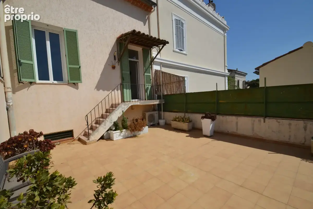 Appartement à VALLAURIS