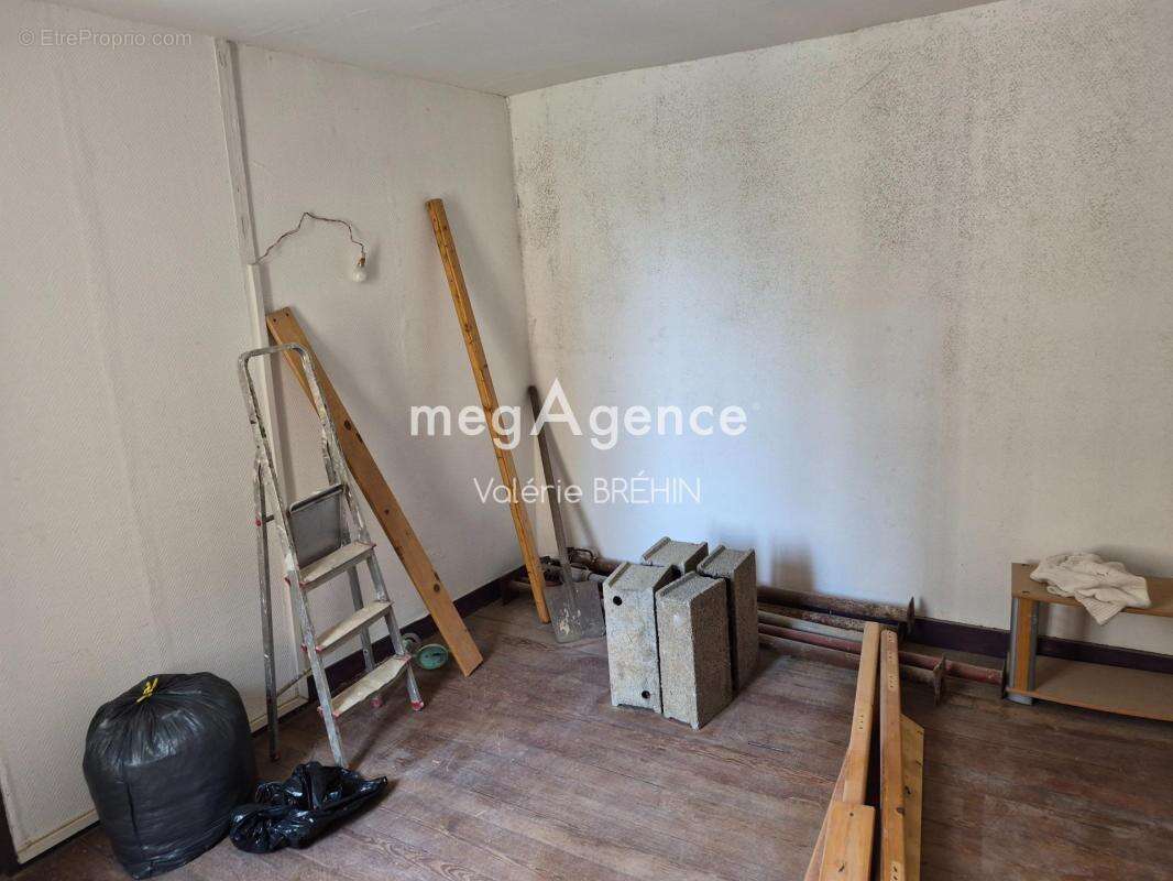 Sur la très belle commune de CHAILLAND  à 10 MN d'Ernée. Centre Bourg maison de 60 M² sans terrain - photo 4