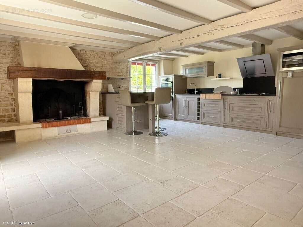 Maison à AIGRE