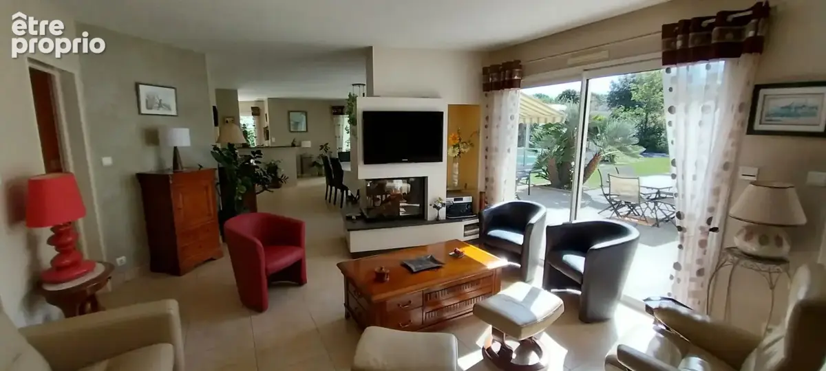 Exceptionnelle maison en Vente à Terme Libre  205 m²  CHALLANS Centre-ville - photo 4