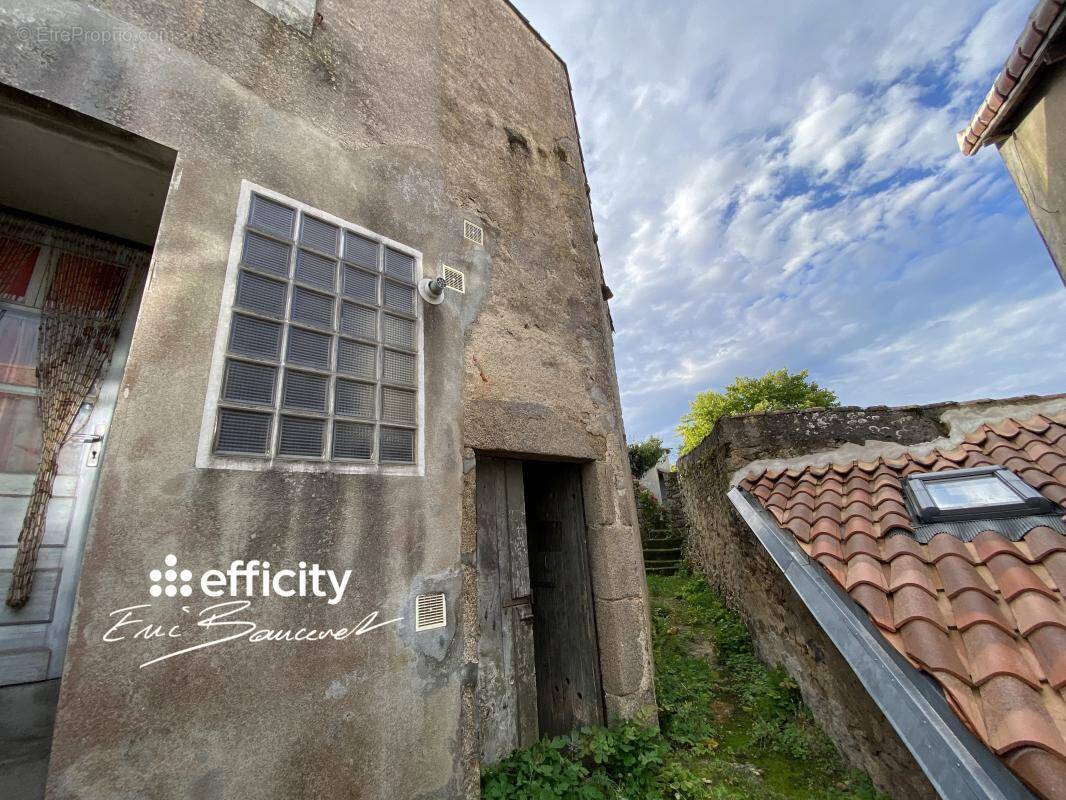Maison à PARTHENAY