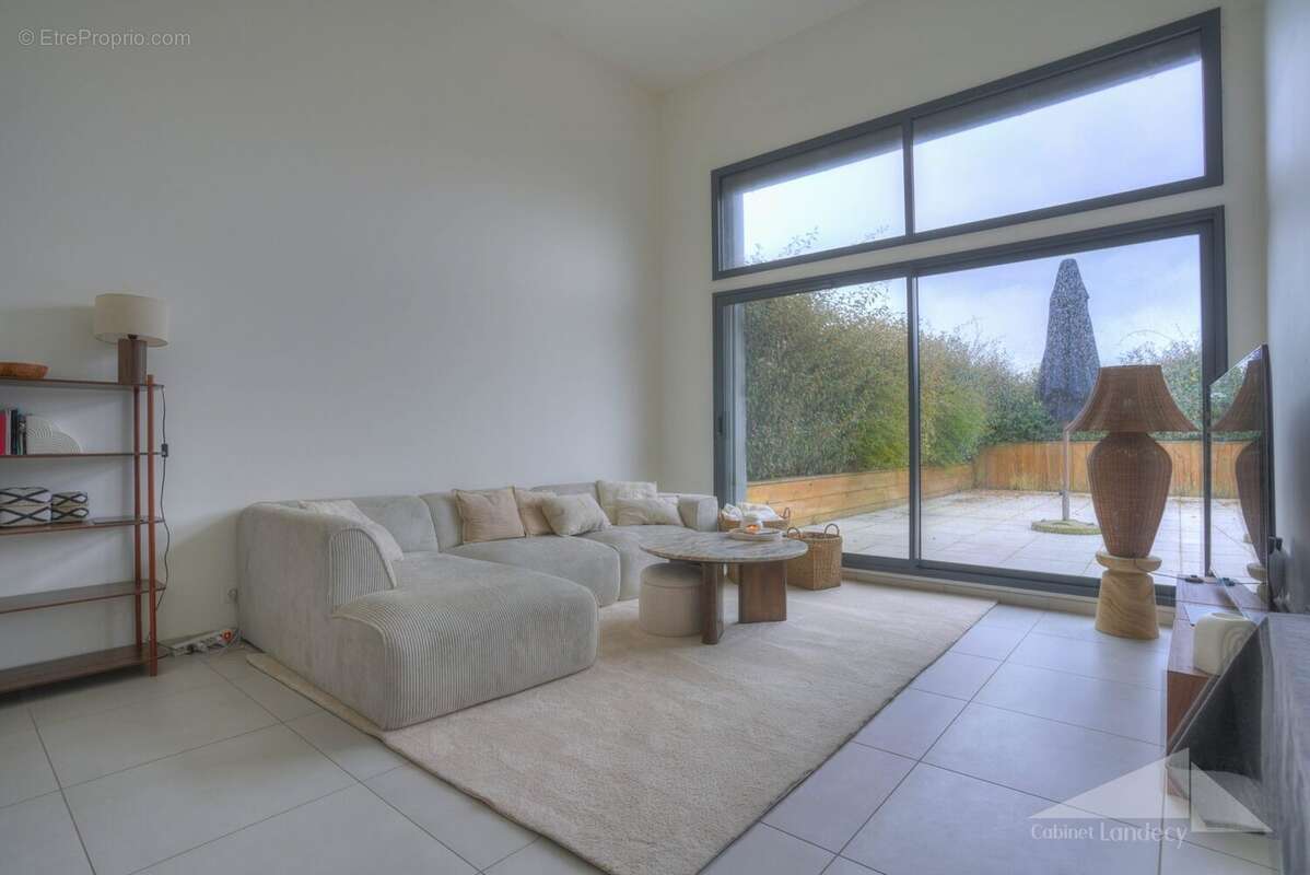 Appartement à FERNEY-VOLTAIRE