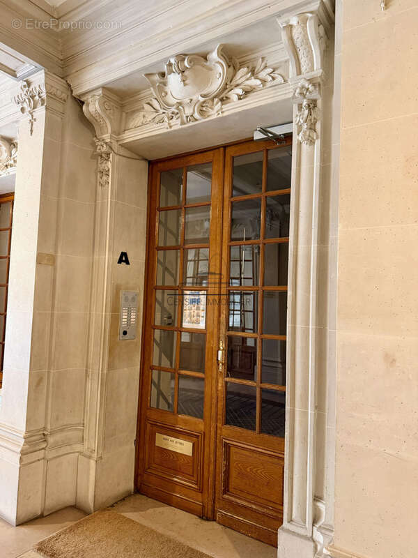 Appartement à PARIS-17E