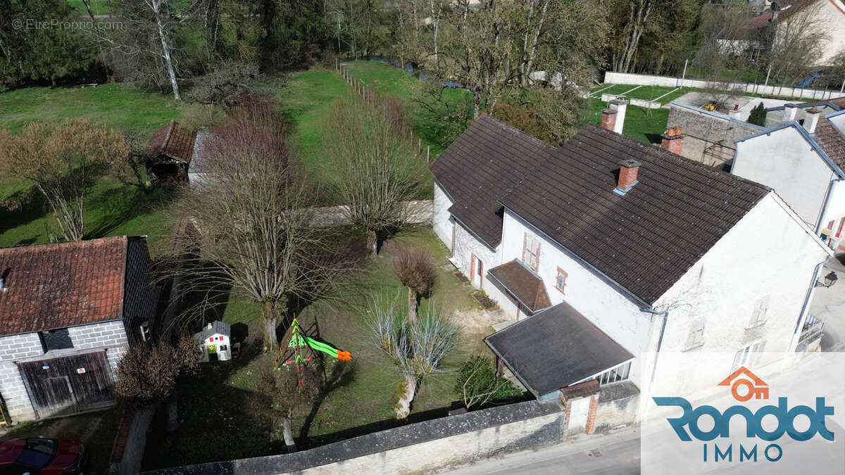 Maison à AVOT