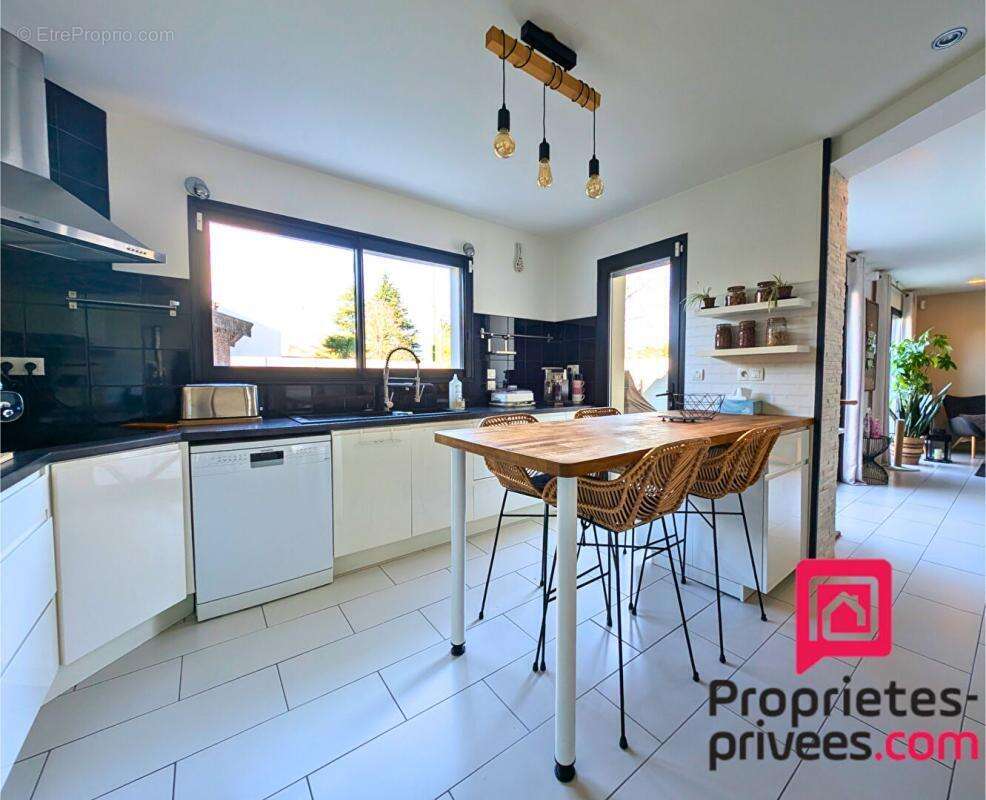 Maison à SAINTE-LUCE-SUR-LOIRE