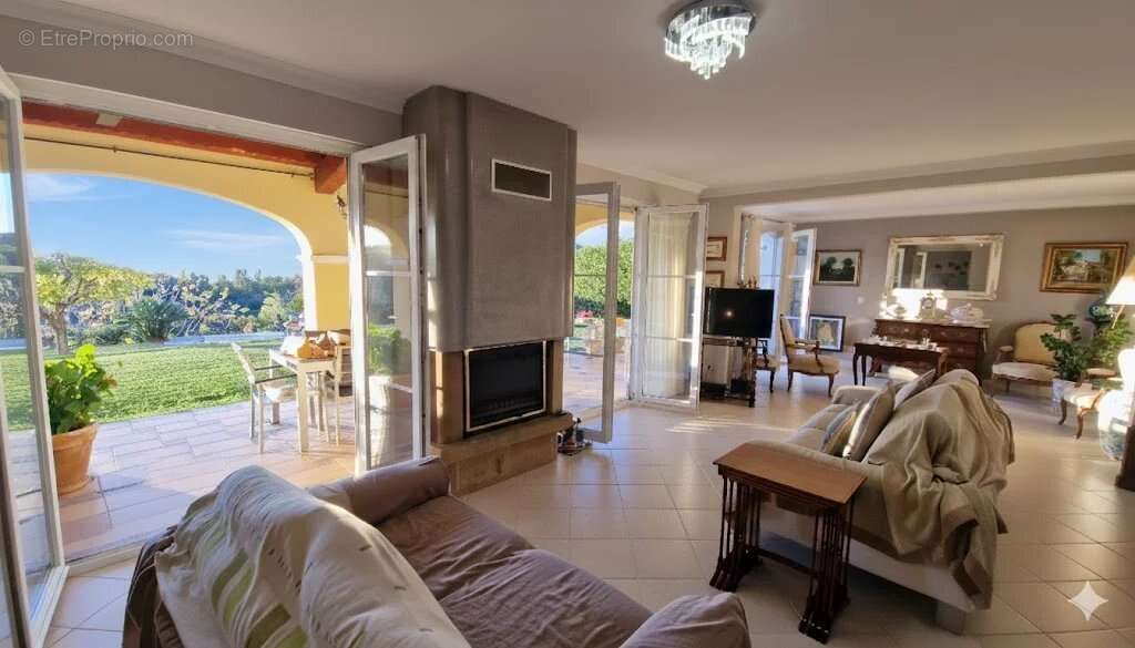 Maison à VILLENEUVE-LOUBET